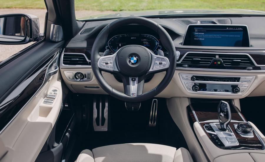 Торпедо BMW 745e xDrive M Sport (G11) 2019 года  (NA) (фото 30 из 32)